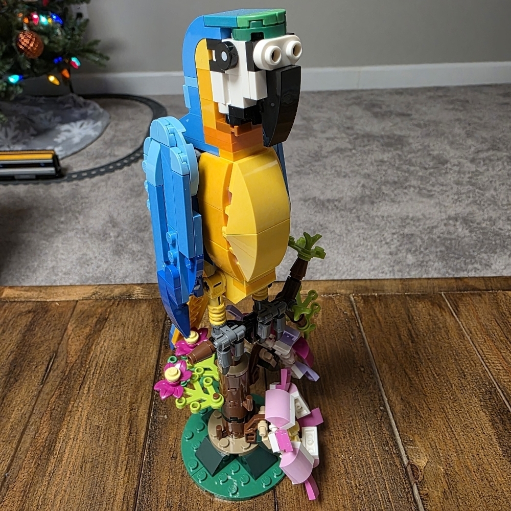 LEGO CREATOR: Exotic Parrot,Frog Or Fish 31136 3 In 1 Creator Complete w/ Manual - Picture 1 of 5
